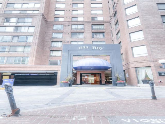 406 - 633 Bay St