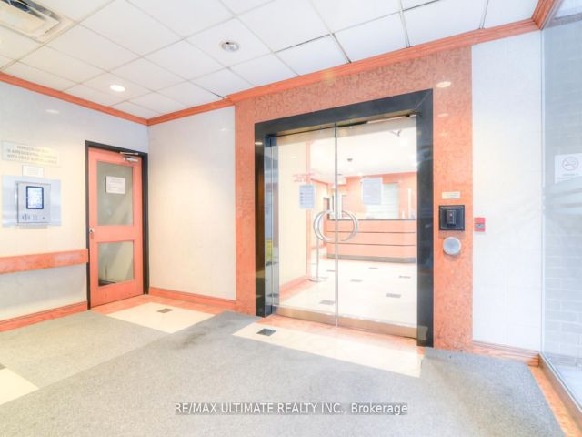 406 - 633 Bay St