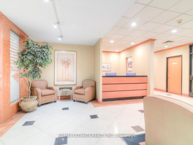 406 - 633 Bay St