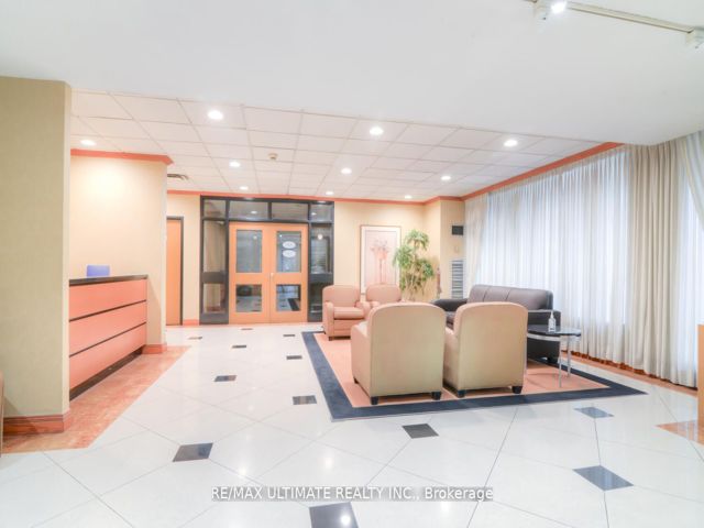 406 - 633 Bay St