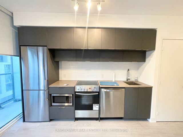 510 - 181 Dundas St E