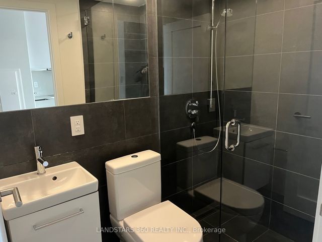 1005 - 111 Lawton Blvd