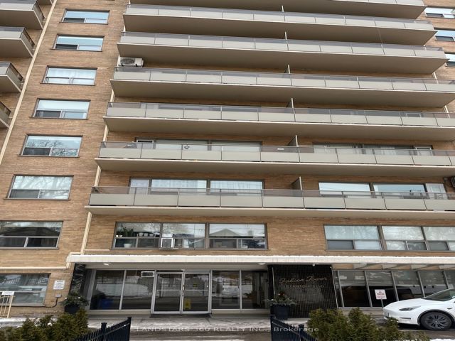 1005 - 111 Lawton Blvd