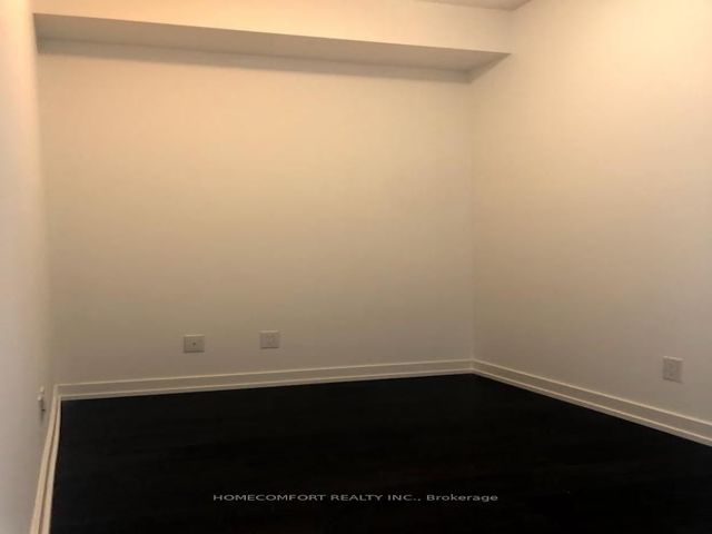 809 - 297 College St