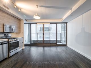 523 - 111 Bathurst St