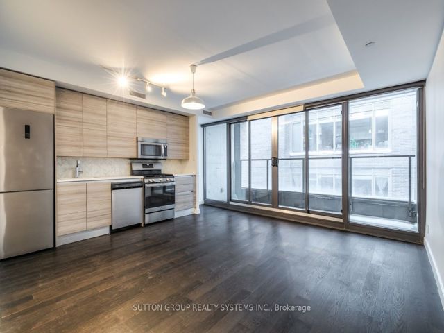 523 - 111 Bathurst St