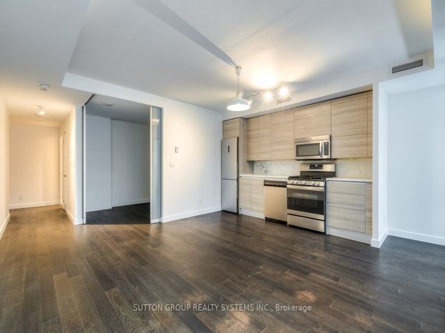 523 - 111 Bathurst St