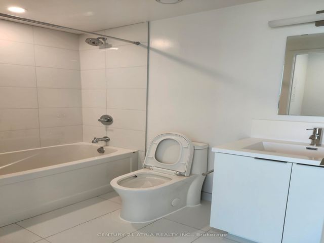 1602 - 238 Simcoe St