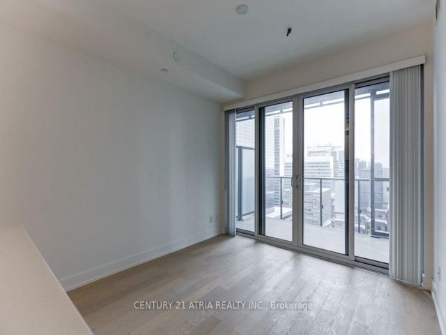 1602 - 238 Simcoe St