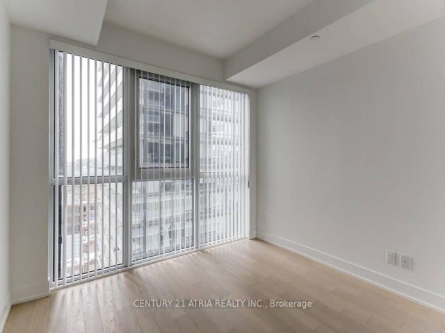 1602 - 238 Simcoe St