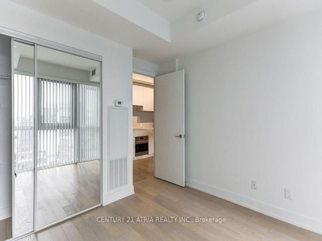 1602 - 238 Simcoe St