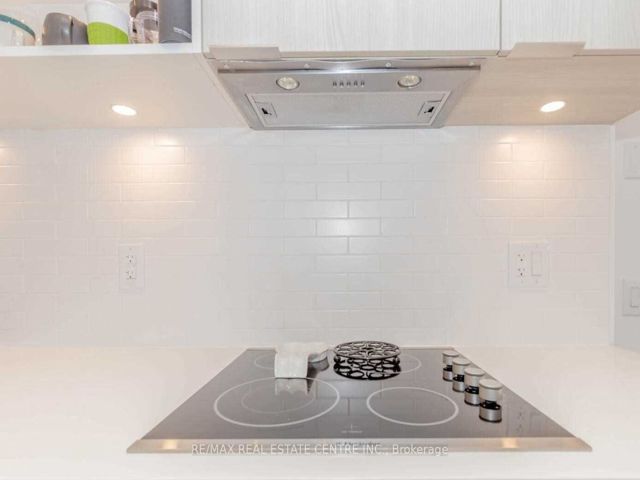 613 - 20 Tubman Ave