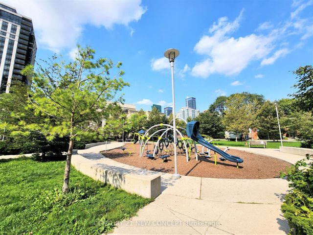 1306 - 120 HARRISON GARDENS Blvd