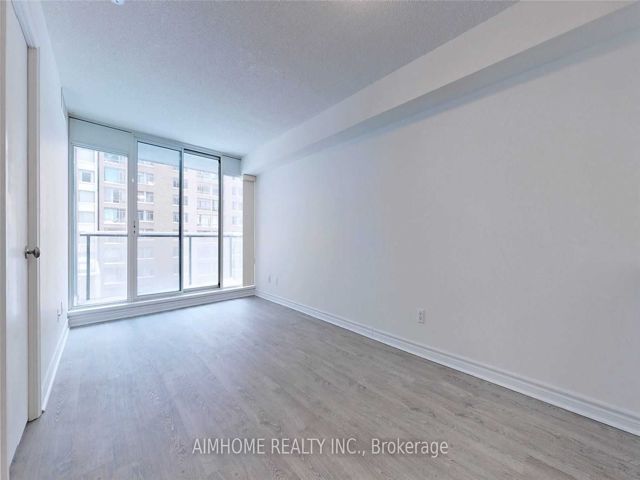 912 - 111 Elizabeth St