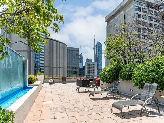 912 - 111 Elizabeth St