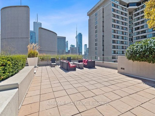 912 - 111 Elizabeth St