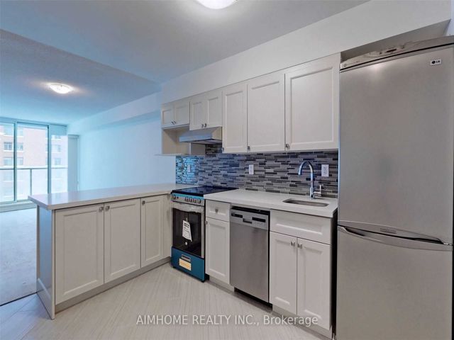 912 - 111 Elizabeth St
