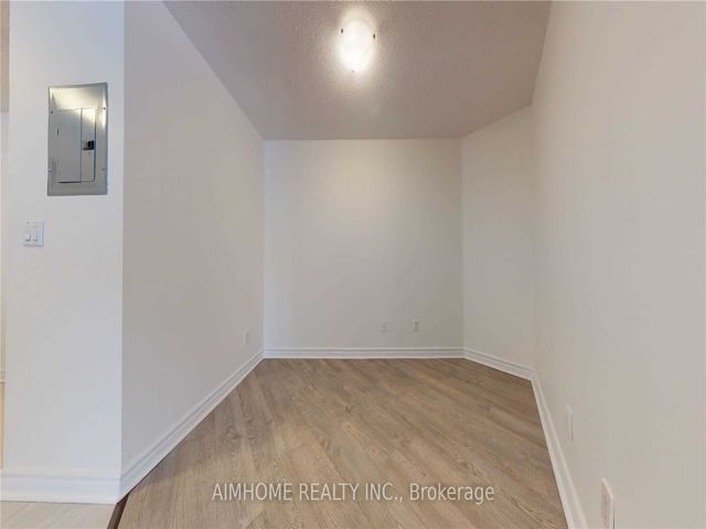 912 - 111 Elizabeth St