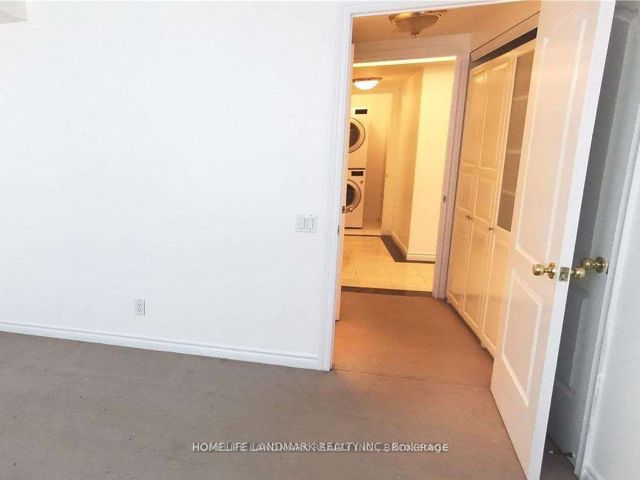 307 - 18 William Carson Cres