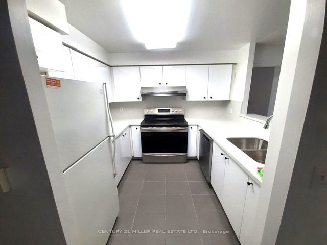 402 - 8 Pemberton Ave