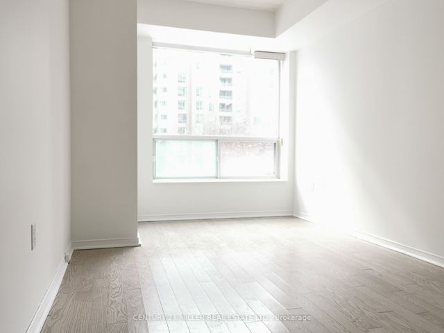 402 - 8 Pemberton Ave