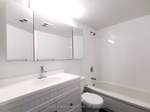 402 - 8 Pemberton Ave