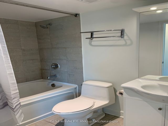202 - 18 Harrison Garden Blvd
