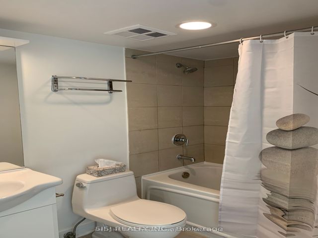 202 - 18 Harrison Garden Blvd