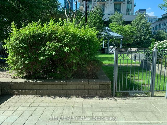 202 - 18 Harrison Garden Blvd