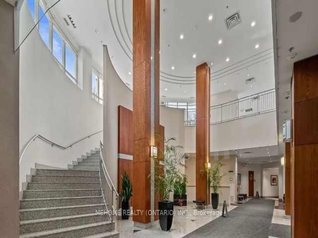 202 - 18 Harrison Garden Blvd