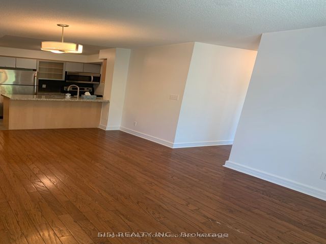 202 - 18 Harrison Garden Blvd