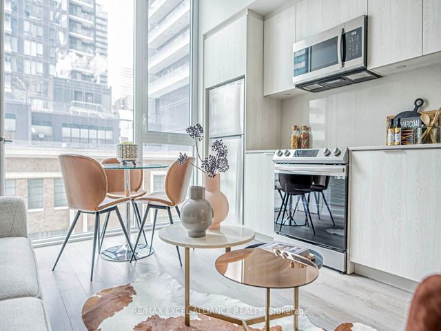 503 - 357 King St W