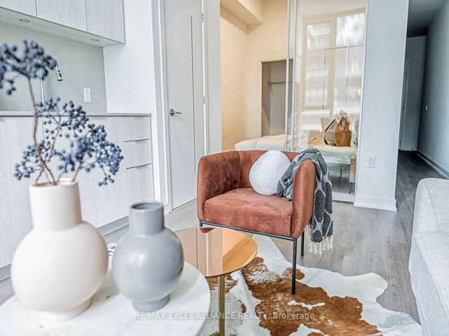 503 - 357 King St W