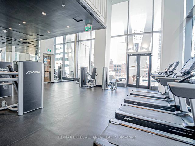 503 - 357 King St W