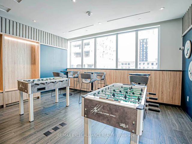503 - 357 King St W