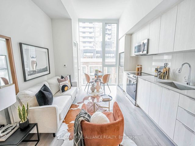 503 - 357 King St W