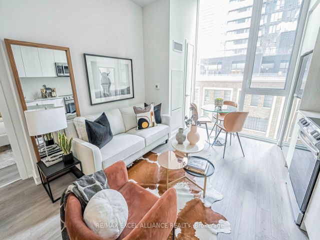 503 - 357 King St W