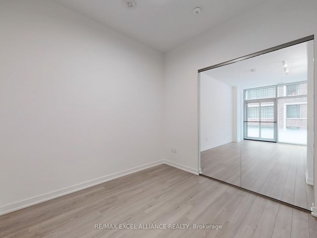 204 - 357 King St W