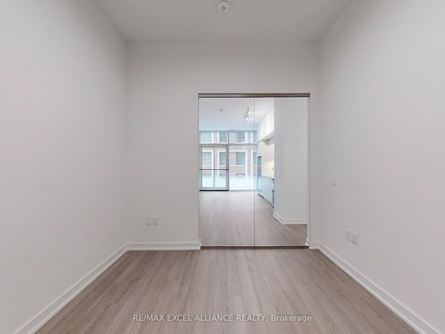 204 - 357 King St W