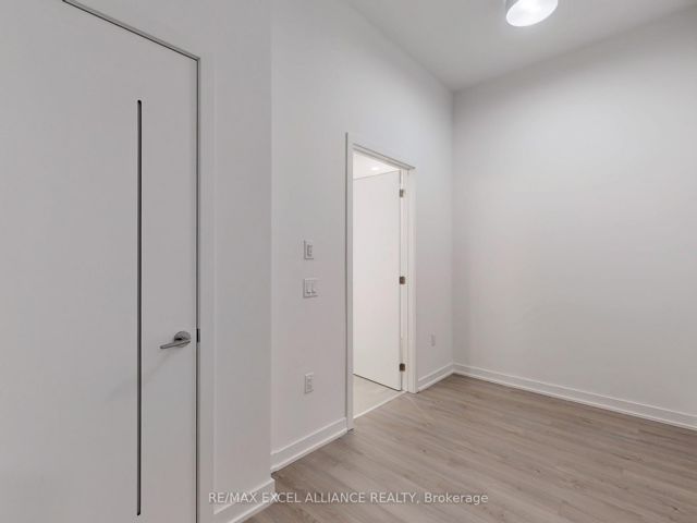 204 - 357 King St W