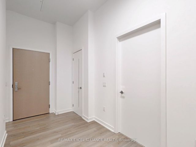 204 - 357 King St W