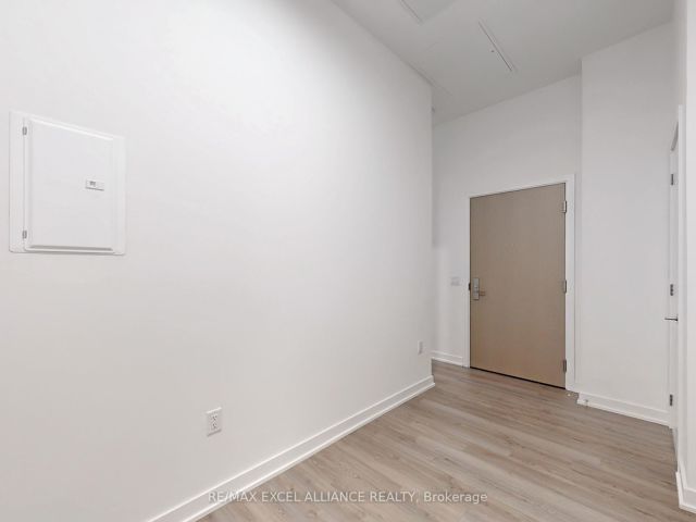 204 - 357 King St W
