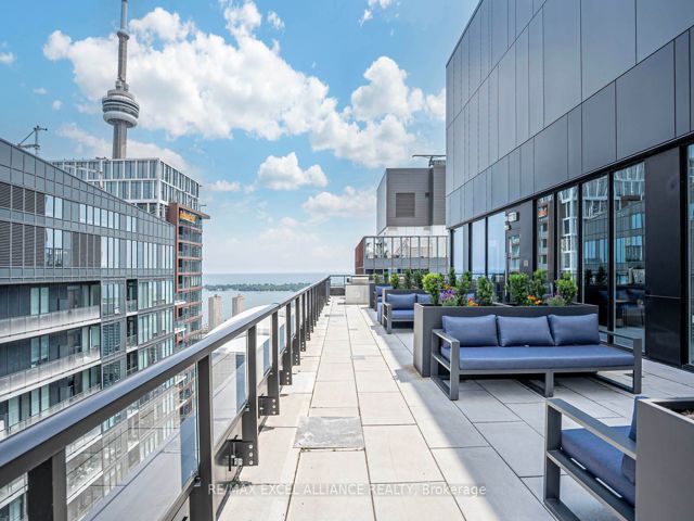 204 - 357 King St W