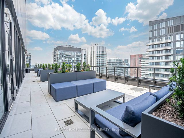204 - 357 King St W