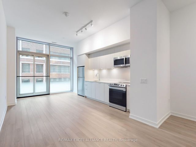 204 - 357 King St W