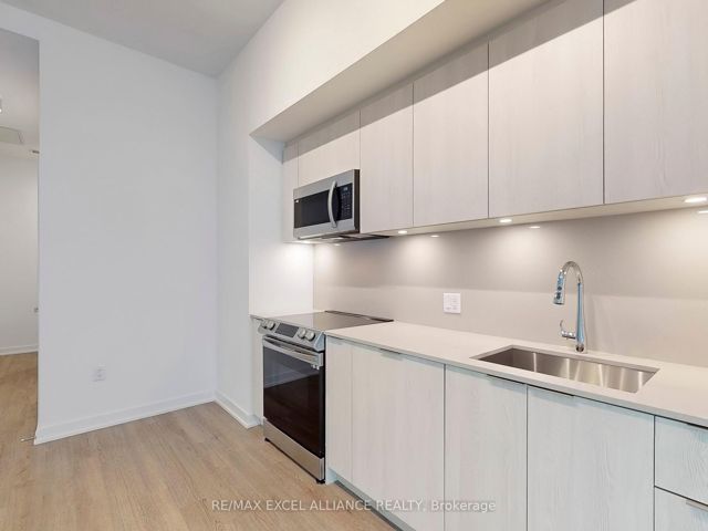 203 - 357 King St W