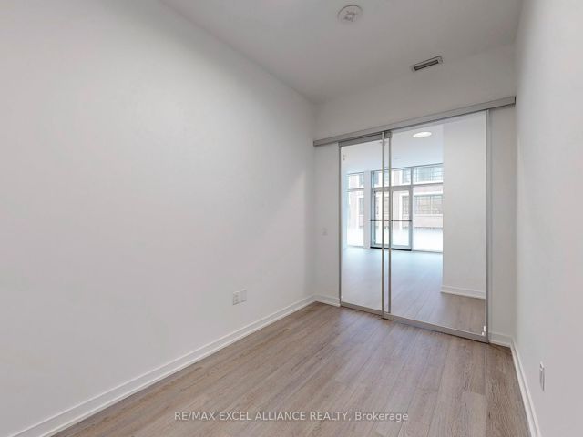 203 - 357 King St W