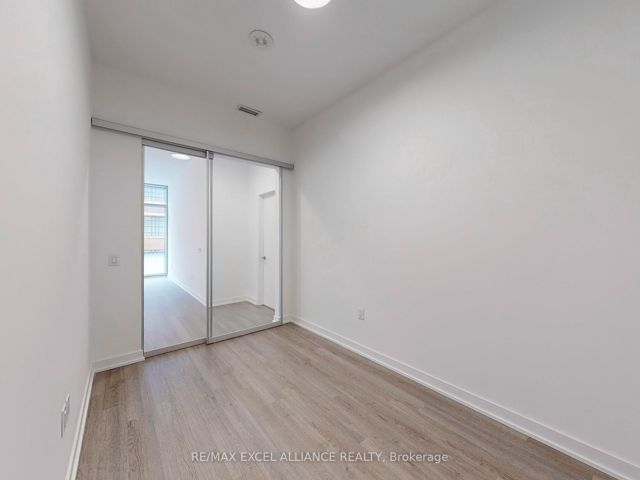 203 - 357 King St W