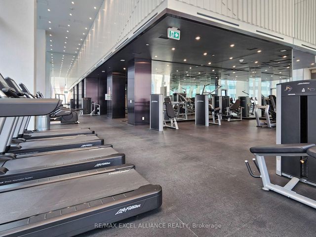 203 - 357 King St W
