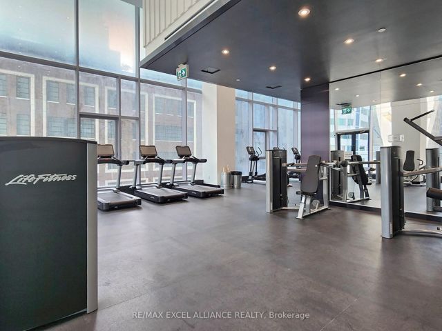 203 - 357 King St W